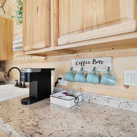 Отель Charming Casita Right On Main St! Фредериксберг Экстерьер фото